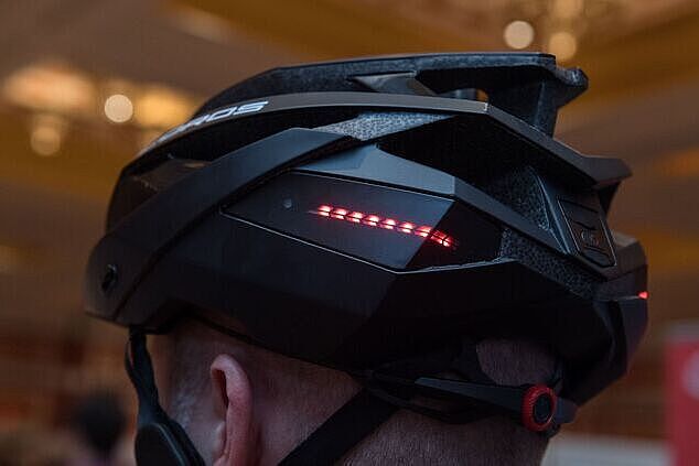 Mit Licht und Sturzsensor: In einigen Helmen steckt viel Technik.